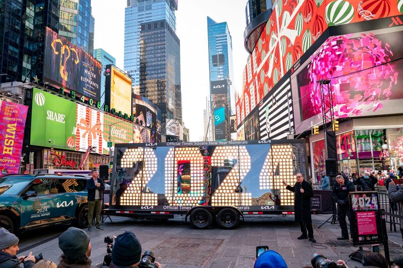 Times Square New Year’s Eve Paul Anka & Flo Rida to headline